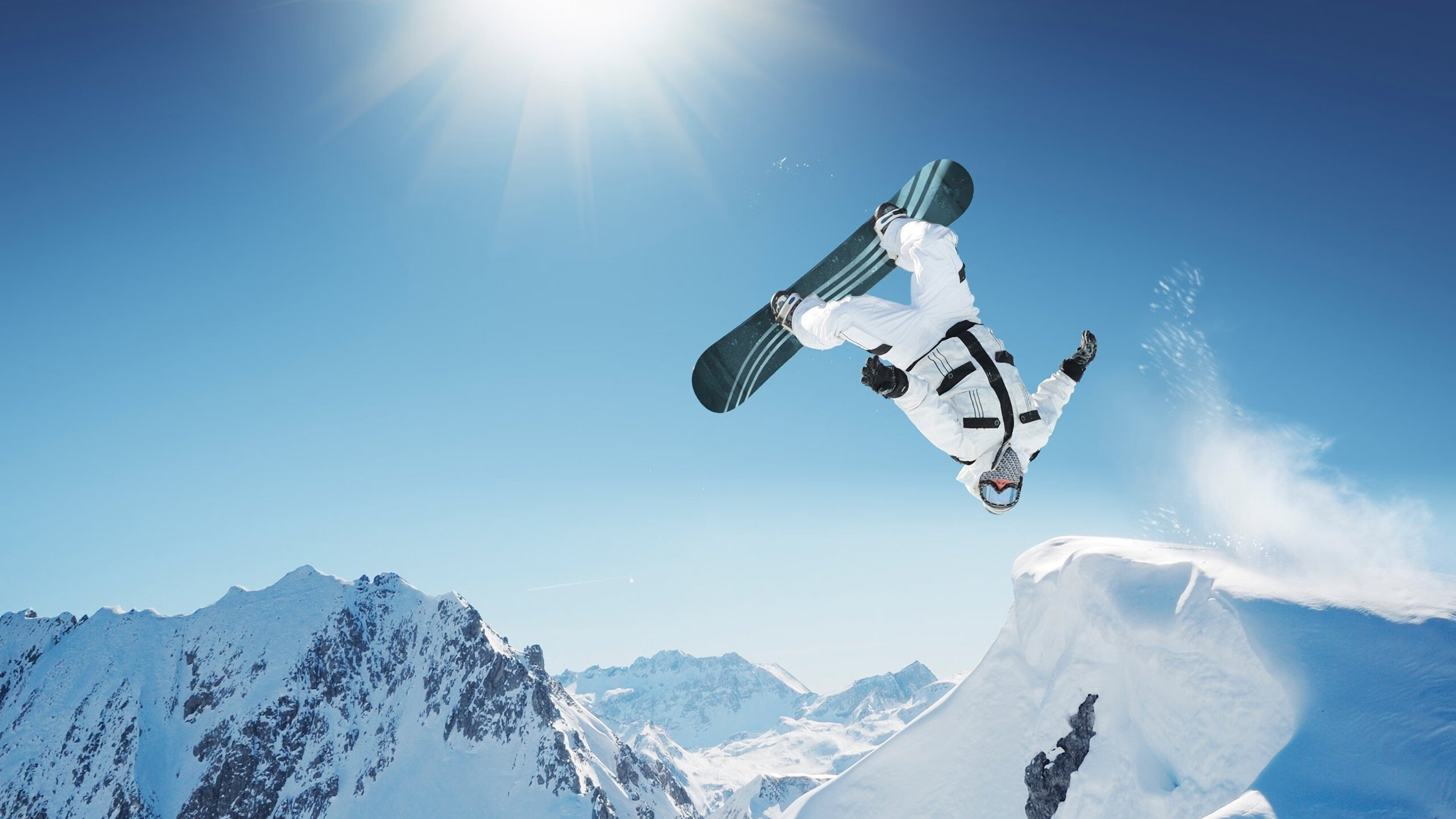 开云综合服务-季后赛历史：库里在“决胜局”投中关键三分，帮助勇士逆转取胜！